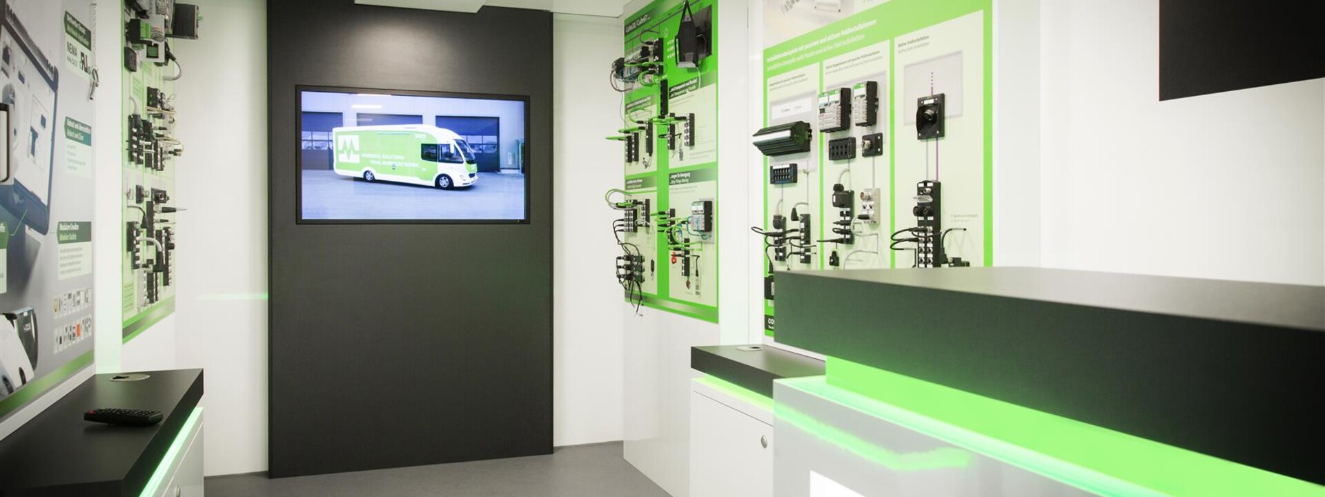 2-Murrelektronik-Infomobil-Futuria_Boxx-interieur.jpg