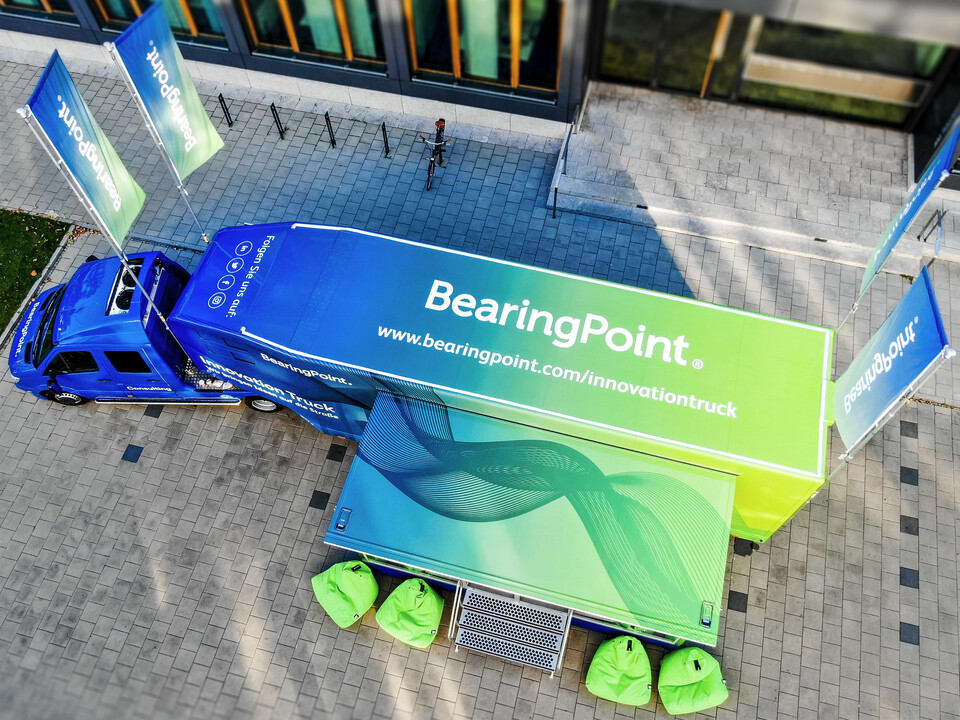 BearingPoint Promotiontruck Branding Luftaufnahme