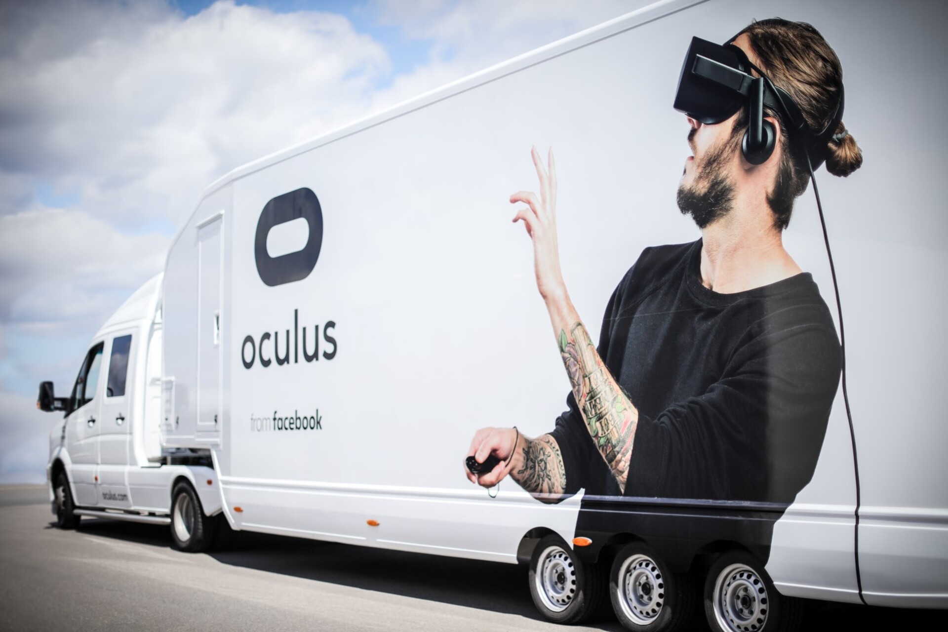 oculus-showtruck-1-branding.jpg